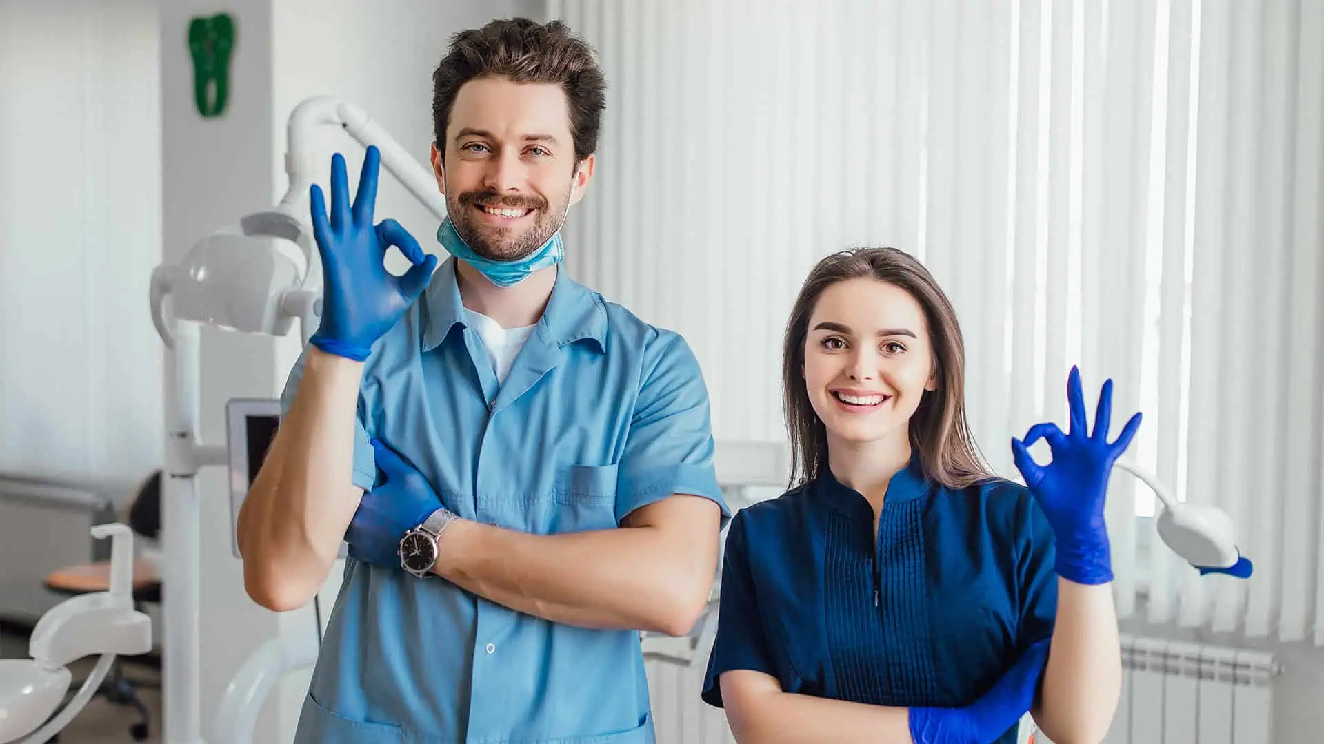 How Do Dental Professionals Perform Regular Dental Check-ups?